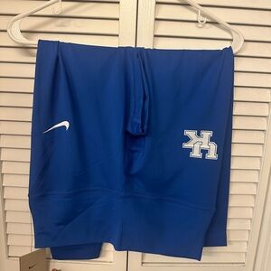 Nike University of Kentucky dri fit leggings.  New with taks.  Wildcats, UK Lg